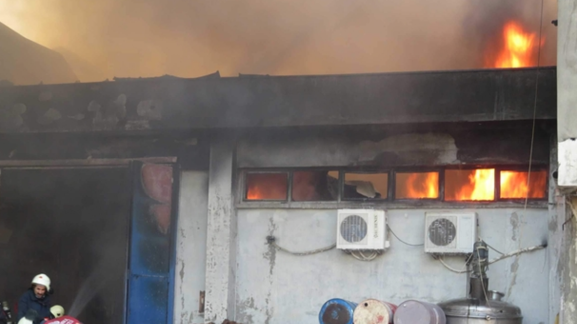 Τουρκία: Πυρκαγιά σε εργοστάσιο στην Κωνσταντινούπολη